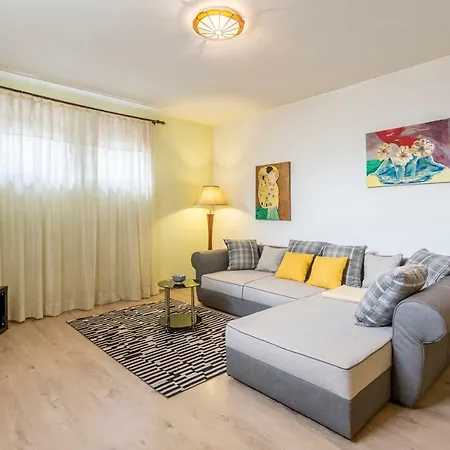 Apartment Hola *