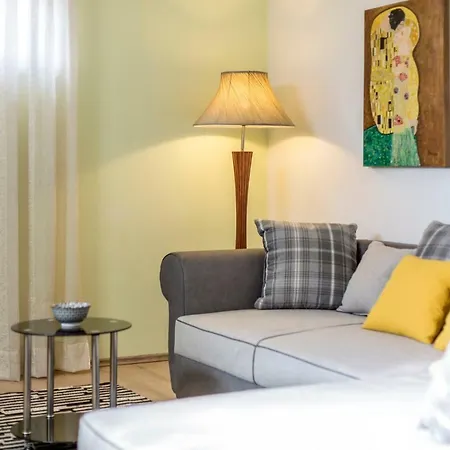 Hola Apartment